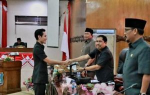 Ketua DPRD Pimpin Paripurna Penyampaian Pandangan Umum Fraksi Terhadap Raperda