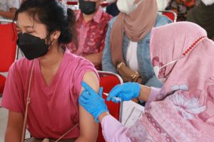 Satgas Covid UNJA Beri Vaksin Booster bagi Civitas Academica