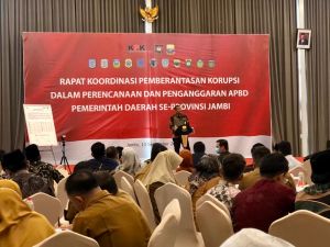 Gubernur, Bupati Walikota Serta Pimpinan DPRD Tandatangani Komitmen Antikorupsi, KPK : Hati-hati 