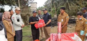 Tinjau Lokasi Kebakaran, Bupati dan Wabup Serahkan Bantuan ke Warga Sungai Keruh