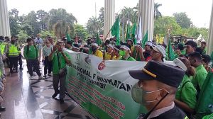 Demo Buruh di Kantor Gubernur Jambi, Tuntut Penundaan UU Omnibuslaw hingga Kenaikan UMP