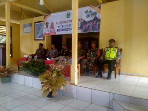 Aspan Panen Perdana Sayuran Sekaligus Silahturahmi ke Warga Serai Serumpun