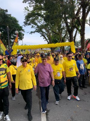 Pecahkan Rekor Muri, di Jambi Ribuan Warga Antusias Ikut Jalan Santai HUT Golkar ke-58