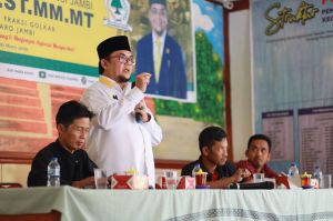 Infrastruktur Jalan di Muaro Jambi Banyak Dikeluhkan ke Ivan Wirata