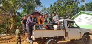 Warga, Mahasiswa  dan Satgas TMMD Kelilingi Jalan Baru