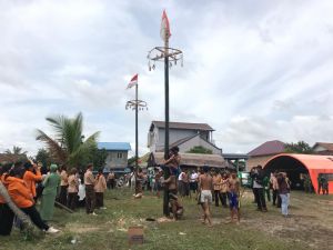 Penutupan TMMD Berlangsung Meriah, Ada Panjat Pinang Hingga Pasar Murah