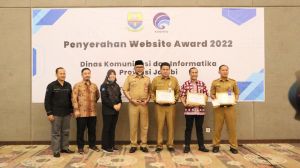 Aktif Beri Informasi ke Masyarakat, Dinsosdukcapil Provinsi Jambi Terima Website Award 2022