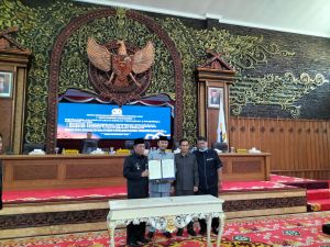 DPRD Setujui Ranperda Administrasi Kependudukan, Pendidikan Pancasila dan Pesantren 