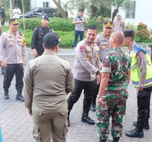 Tanpa Pengawalan, Jelang Malam Natal Kapolda Jambi Datangi Pos di Gerbang CRC