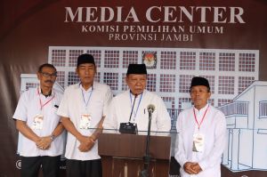 Ketua PGRI Jambi Maju DPD RI, Serahkan 2957 Dukungan