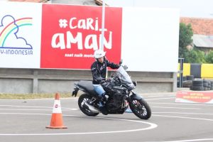 Cari Aman Saat Naik Motor, Ini Tips Menikung yang Tepat saat Berkendara