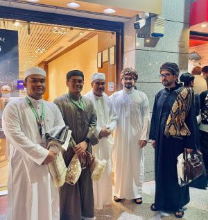 Berjumpa di Tanah Suci, SAH didoakan Keberkahan oleh Cicit Rasulullah