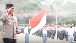 Kapolda Jambi Pimpin Upacara di SMAN 3 