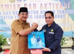 Bupati Tanjabbar Resmikan Aktivasi Jaringan Gas Bumi untuk Rumah Tangga