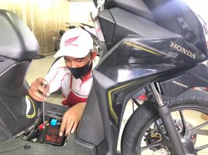 Simak 5 Tips Merawat Aki Sepeda Motor Agar Semakin Awet
