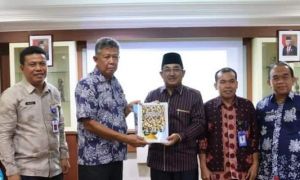 Bupati Tanjab Barat Lakukan Pertemuan dengan Beberapa Investor di Kota Batam