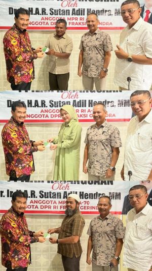Tak Ada Duanya !  SAH Serahkan Kartu BPJS Ketenagakerjaan untuk Masyarakat Jambi