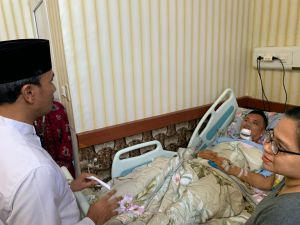 Ketua DPRD Provinsi Jambi  Besuk Korban Kecelakaan Helikopter di RS Bhayangkara 