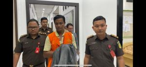 Kejari Tanjab Barat Tahan Tersangka Korupsi Dana Desa Tanjung Benanak
