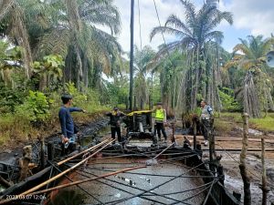 Polda Jambi Tangkap Diduga Pelaku Ilegal Drilling di Sungai Bahar 