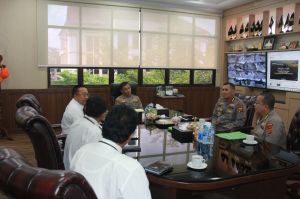 Kapolda Sambut Silaturahmi Kakanwil DJP Jambi di Ruang Kerjanya 