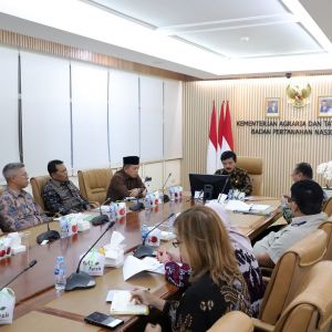 Menteri ATR Serahkan Persetujuan Substansi RTRW Provinsi Jambi 