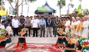 Bupati Anwar Sadat Hadiri Serah Terima PPM dan HUT Desa Muntialo ke XI