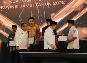 BKKBN Provinsi Jambi Apresiasi Para Penerimaan Penghargaan 8 Aksi Konvergensi PPS