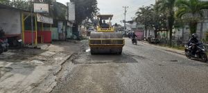 Pasca Ditinjau Pimpinan Komisi III DPRD Provinsi Jambi, PUPR Langsung Perbaiki Jalan Buluran