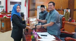 Paripurna Kedua, Dengarkan Pandangan Umum Fraksi-Fraksi DPRD Tanjab Barat