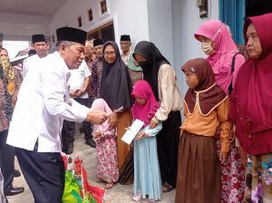 Pemerintah Provinsi Jambi Berikan Bantuan Sembako Pada 500 Warga Jambi