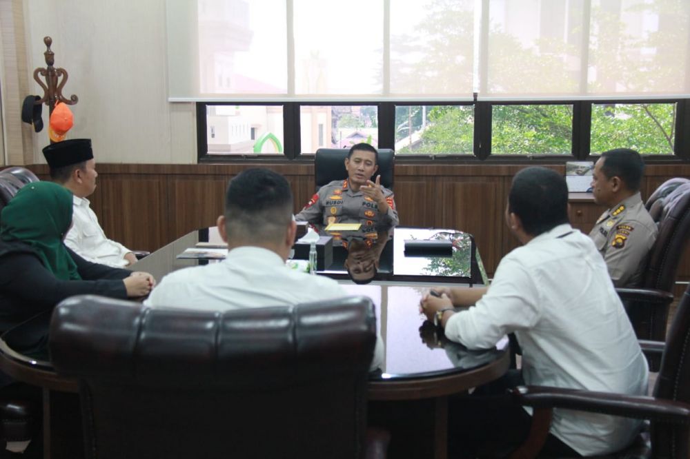 Suasana Silaturahmi Pengrus Baznas dengan Kapolda Jambi Irjen Pol Rusdi Hartono. 