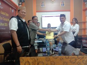 Ditemani Anak Istri, Petrus Hilman Resmi Daftar DPD RI