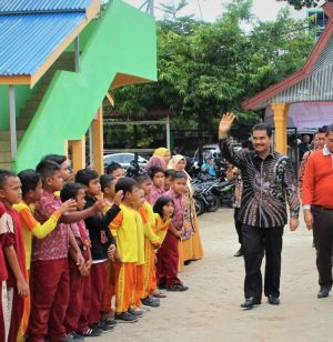 Peduli Pendidikan Jambi, SAH Ingatkan Orang Tua Cegah Bahaya Kecanduan Gadget Pada Anak