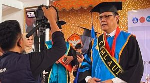 Varial Adhi Putra di Wisuda, Sandang Gelar Doktor Pendidikan di UNJA, Gubernur : Saya Bangga 