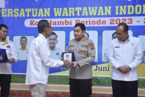 Humas Polda Jambi Hadiri Pelantikan PWI 