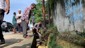 Kondisi Drainase di Jelutung Memprihatinkan, Edi Purwanto Langsung Turun Minta Segera Penanganan 