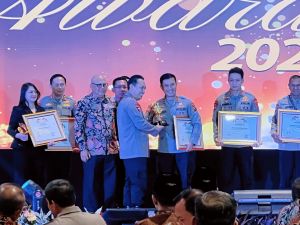 Kapolda Jambi Terima Penghargaan Terbaik Kompolnas Awards 2023