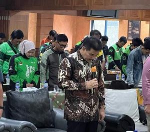 Kenangan SAH pada almarhum Desmond J Mahesa, Sosok Tegas dan Tulus yang Rendah Hati