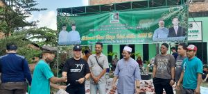 MW KAHMI Provinsi Jambi Kurban Dua Sapi Bagikan ke Warga Sekitar Kantor