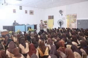 Bijak Bermedia Sosial, Bidhumas Polda Jambi Berikan Sosialisasi  Kepada Pelajar