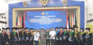 Bupati Tanjab Barat Hadiri Wisuda Sarjana Terapan ke-52 PEM Akamigas TA 2022/2023
