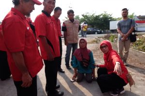 Ratu Munawaroh Menangis, Sambut Kedatangan Ibu Ini yang Ingin Berobat di Tanggo Rajo : Sedih Saya