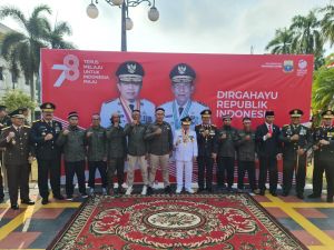 Bakesbangpol Hadirkan 7 Eks Napiter di Upacara HUT RI di Lapangan Kantor Gubernur Jambi 