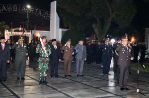 Kapolda Jambi Pimpin Apel Kehormatan dan Renungan Suci di Taman Makam Pahlawan
