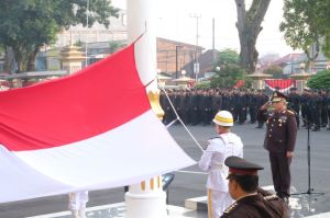 Polda Jambi Gelar Upacara Pengibaran Bendera HUT Kemerdekaan RI ke-78