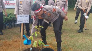 Semarakkan HUT Kemerdekaan RI, Polda Jambi Lakukan Penghijauan