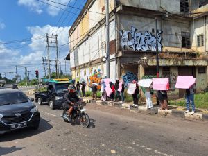 Masyarakat Pematang Bedaro Sambut Menteri ATR/BPN ke Jambi dengan Aksi Diam di Simpang Sinjenjang 