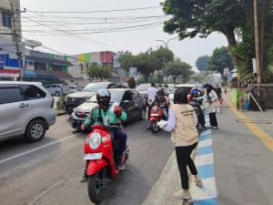 Dinkes Bergerak, Sebar Vitamin dan Ribuan Masker, Dr Ferry : Kurangi Aktivitas Diluar Rumah