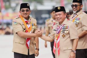 Bupati Anwar Sadat Terima Penghargaan Lencana Melati Peringatan Hari Pramuka ke 62 